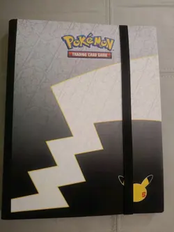 Ultra-PRO Pokemon Branded Soft Binder 25th Anniversario Gran festa - Image 1