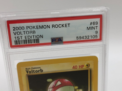 POKEMON Trading Card 2000 TEAM ROCKET 69/82 VOLTORB 1st EDITION grade PSA MINT 9 - Image 3