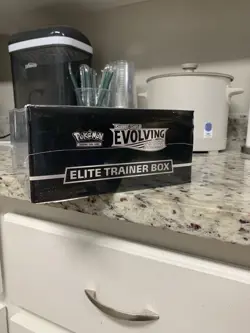 Pokemon TCG Evolving Skies Elite Trainer Box [Flareon/Jolteon/Umbreon/Leafeon] - Image 4