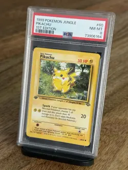 Pokemon Pikachu #60 / Dschungel Jungle First 1. Edition Englisch / PSA 8 NM-MT - Image 1