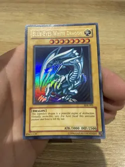 Yu-Gi-Oh Blue-Eyes White Dragon SDK-001 LP Unlimited Edition Ultra Rare - Image 1