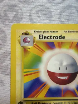 Electrode 18/64 - 1st Edition Jungle Error Misprint - Pokemon Card MP/HP - Image 3