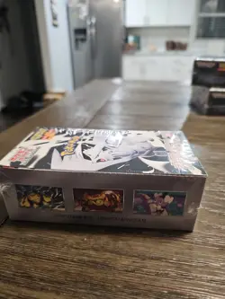POKEMON WHITE FLARE DELUXE BOOSTER BOX - Image 3