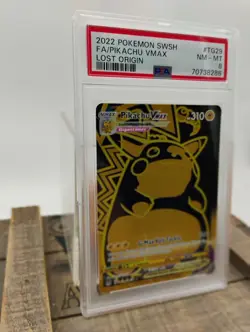 2022 POKEMON SWORD & SHIELD LOST ORIGIN #TG29 FULL ART/PIKACHU VMAX PSA 8 - Image 3