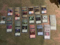 MTG Universes Beyond: Warhammer 40k Tyranid Swarm Commander Deck - Sleeved deck - Image 2