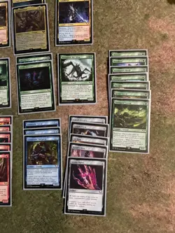 MTG Universes Beyond: Warhammer 40k Tyranid Swarm Commander Deck - Sleeved deck - Image 5