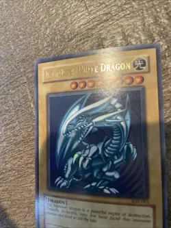 Blue-Eyes White Dragon Ultra Rare SDK-001 Lightly Played Free Shipping - Image 2