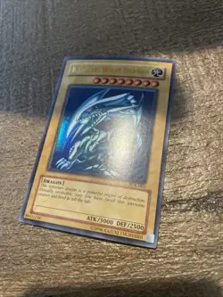 Blue-Eyes White Dragon Ultra Rare SDK-001 Lightly Played Free Shipping - Image 4