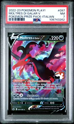 Pokemon PSA 7 Moltres Di Galar V #097 Play! Pokemon Prize Pack 2022 Italiano - Image 2