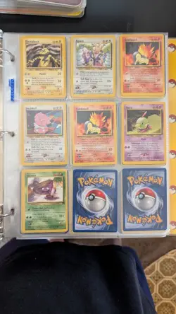 Pokemon Binder with 17 card sleeves 150+ vintage cards - Image 2