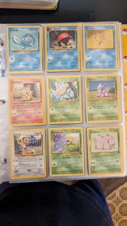 Pokemon Binder with 17 card sleeves 150+ vintage cards - Image 4