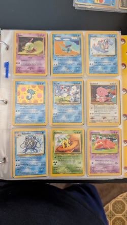 Pokemon Binder with 20 card sleeves 200+ vintage cards - Image 2