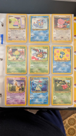 Pokemon Binder with 20 card sleeves 200+ vintage cards - Image 4