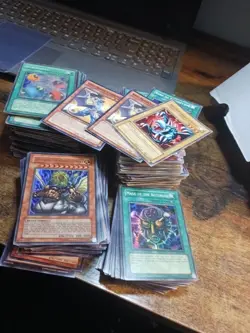 Lot Of Approx 400 VINTAGE YU-GI-OH TRADING CARDS. Tcg. Holos And More. Rare - Image 1