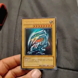 Yu-Gi-Oh! Blue-Eyes White Dragon SDK-001 2002 Unlimited Edition Ultra Rare Card - Image 1