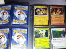 Pokemon TCG binder full of reverse holo and holo cards + additional 42 cards LP - Image 4