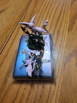 Pokemon Prismatic Evolutions Figure Sleeves and Pin Badge Umbreon and Espeon - Image 2