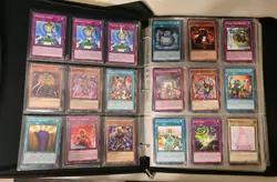 Yugioh Binder + Cards Lot, 550-600 Cards, Blue Eyes, Red Eyes, Dark Magician - Image 5