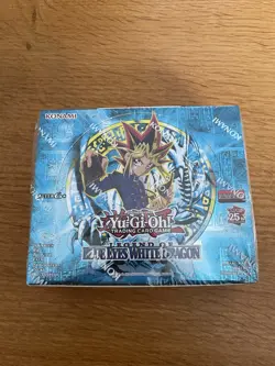 YuGiOh Legend of Blue Eyes White Dragon LOB 25th Anniversary Display Deutsch - Image 1