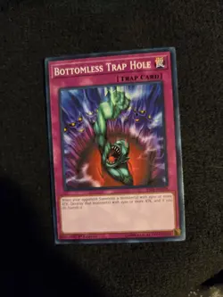 Bottomless Trap Hole - YS18-EN038 - Common - 1st Edition NM Yugioh Starter Deck: - Image 1