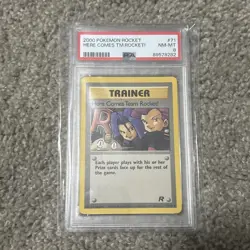 2000 PSA 8 Pokemon Here Comes Team Rocket non holo - Image 1