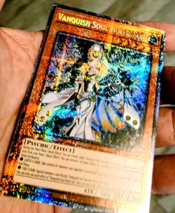 YUGIOH VANQUISH SOUL HOLLIE SUE STARLIGHT ULTRA RARE ATK/ 500 DEF / 2200 - Image 1