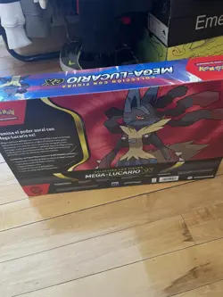 Pokemon TCG - Spanish - Mega Lucario Premium Figure Collection - Image 2
