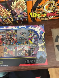 Pokemon TCG - Spanish - Mega Lucario Premium Figure Collection - Image 4