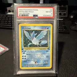 ARTICUNO 1999 POKEMON FOSSIL 1ST EDITION HOLO PSA 8 - Image 1