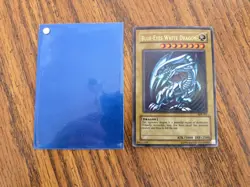 Yugioh Blue-Eyes White Dragon 1996 Yu-Gi-Oh! SDK-001 - Image 1