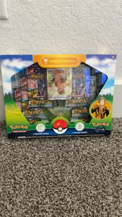 UPSIDE DOWN ERROR BOX! Pokemon go Team Instinct Special Collection SEALED - Image 1