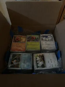 BULK LOT 1500+ POKEMON TCG CARDS - 900 COMMON/200 UNCOMMON, REVERSE HOLO, ENERGY - Image 1