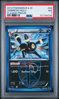2013 POKEMON B&W PLASMA FREEZE #64 UMBREON-HOLO PSA 7 - Image 1