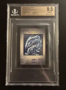 1998 Yu-Gi-Oh Blue-Eyes White Dragon Monster Capsule Breed & Battle BGS 9.5 - Image 2