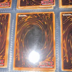 Yu-Gi-Oh! Blue-Eyes White Dragon LC01-EN004 Holo Limited Edition English TCG - Image 2