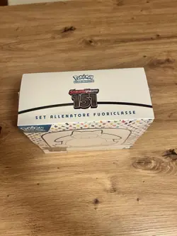 Etb Pokemon 151 Ita Sealed Set Allenatore Fuoriclasse - Image 2