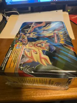 Pokemon Zacian & Zamazenta 2020 Collector’s Chest Lunch Box - Image 3