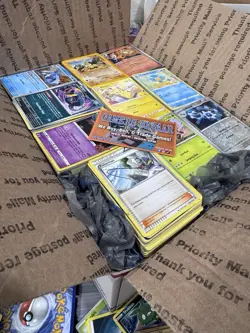🔥 17lbs 4200+ UNSEARCHED Pokemon Bulk Lot! Some Holos & Vintage Cards LP/NM ✨ - Image 1