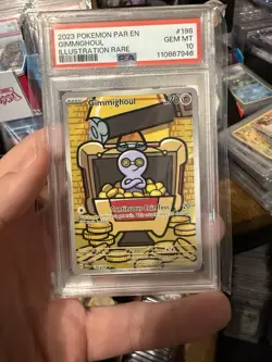 2023 POKEMON PAR EN-PARADOX RIFT ILLUSTRATION RARE #198 GIMMIGHOUL PSA 10 - Image 1