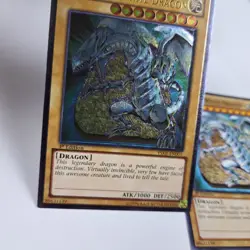 Yu-Gi-Oh! Blue-Eyes White Dragon Ultimate Rare 1st Edition YSKR-EN001 Holo, Base - Image 2