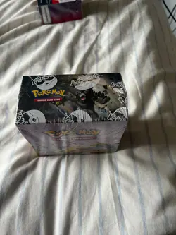 Pokemon TCG Sword & Shield Vivid Voltage Booster Box NEW & SEALED - Image 2