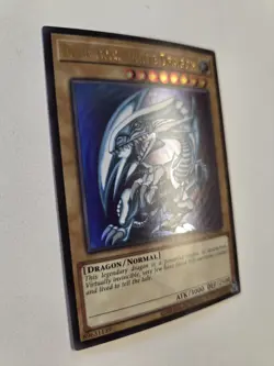 Blue-Eyes White Dragon LCKC-EN001 (Version 2) Ultra Rare Yugioh SDK Art Mint - Image 2