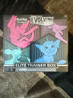 Pokemon TCG Sword & Shield Evolving Skies Etb Sealed brand new 🔥🔥🔥 - Image 1