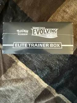 Pokemon TCG Sword & Shield Evolving Skies Etb Sealed brand new 🔥🔥🔥 - Image 3