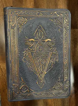 Lynx Trading Card Binder 9 Pocket Zipper 360 Capacity Side Loading. Pre-owned - Image 1