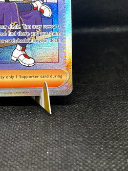 2025 POKEMON DRAYTON FULL ART TRAINER HOLO 172/131 Sv: Prismatic Evolutions - Image 5