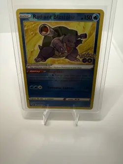Pokemon card: Mew TCG Card Celebrations 011/025 Holo Rare 2021 25th Anniversary - Image 3
