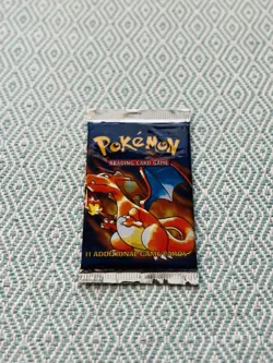 Wizards of the Coast Pokemon Base Set Booster Pack 742818061582 - Image 1