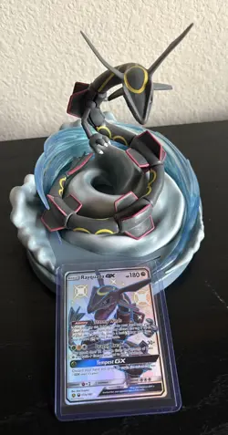Pokemon Shiny Rayquaza Figure Hidden Fates Premium Card Holder & Card. - Image 1