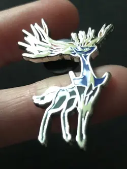 Xerneas Pokemon Pin Badge Metal Shiny Enamel 2013 From XY Base Legendary Blister - Image 3